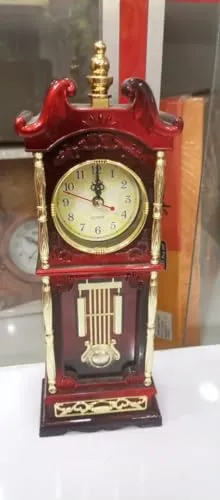 Brown Table Clock for Home Decorators (Simple)