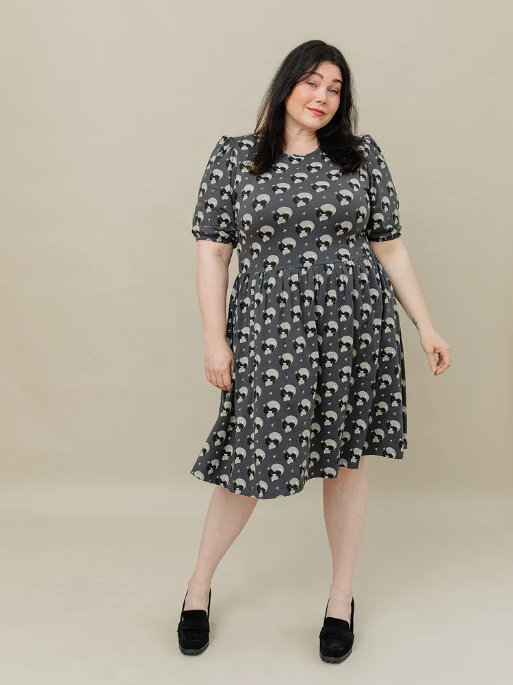 Inez Bubble Sleeve Plus Size Dress - Vase Cluster Graphite